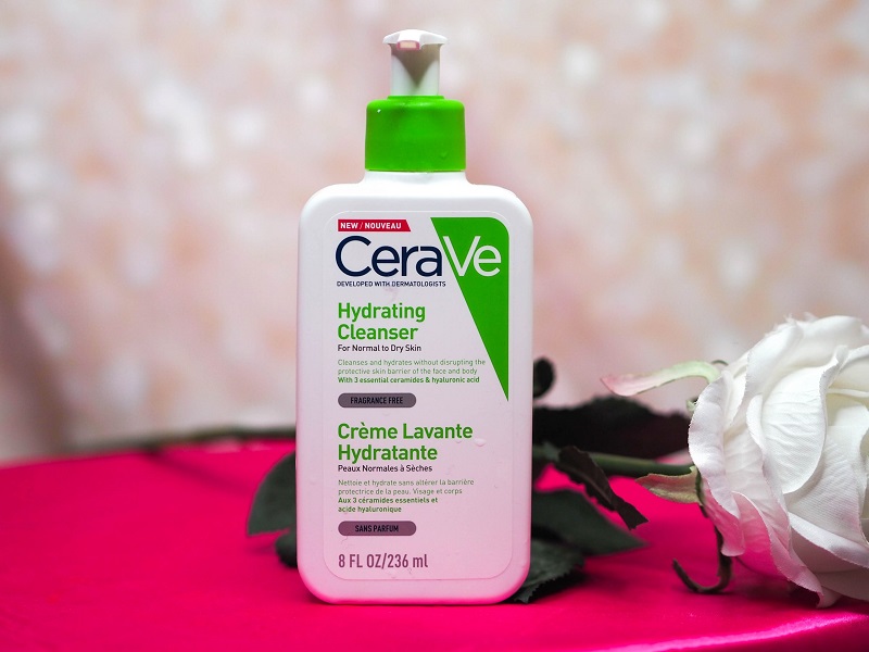 Sữa rửa mặt Cerave Hydrating Cleanse dành cho da nhạy cảm có kết cấu mỏng nhẹ