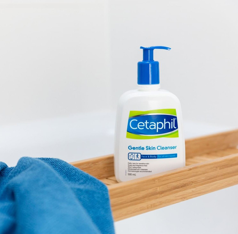 Cetaphil Gentle Skin Cleanser là sữa rửa mặt có thành phần dịu nhẹ thích hợp cho da nhạy cảm